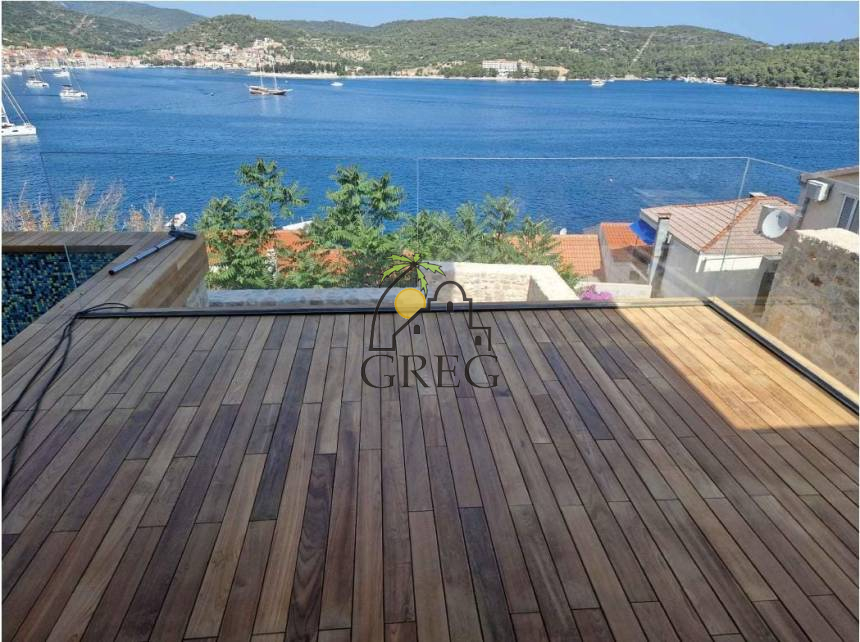Croatia, Island of Vis,  - House, for sale