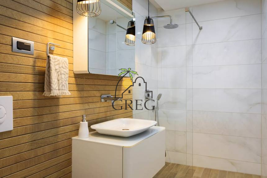 Croatia, Middle Dalmatia,  - House, for sale